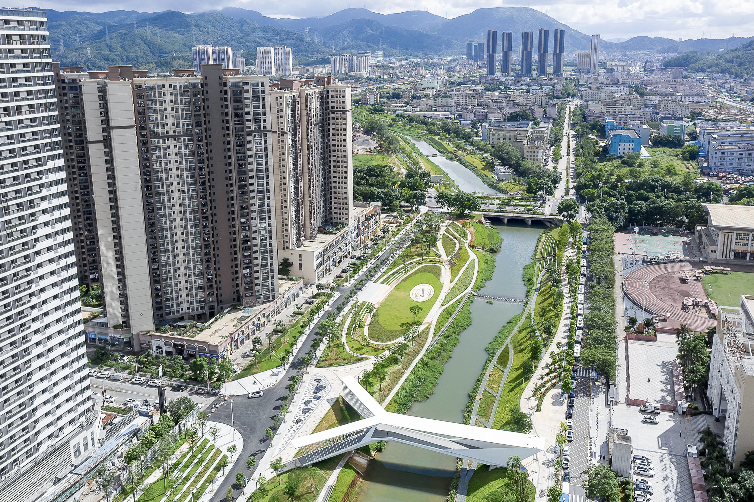 为响应深圳市建设"一河一景"及景观样板段的号召,坪山区水务局组织