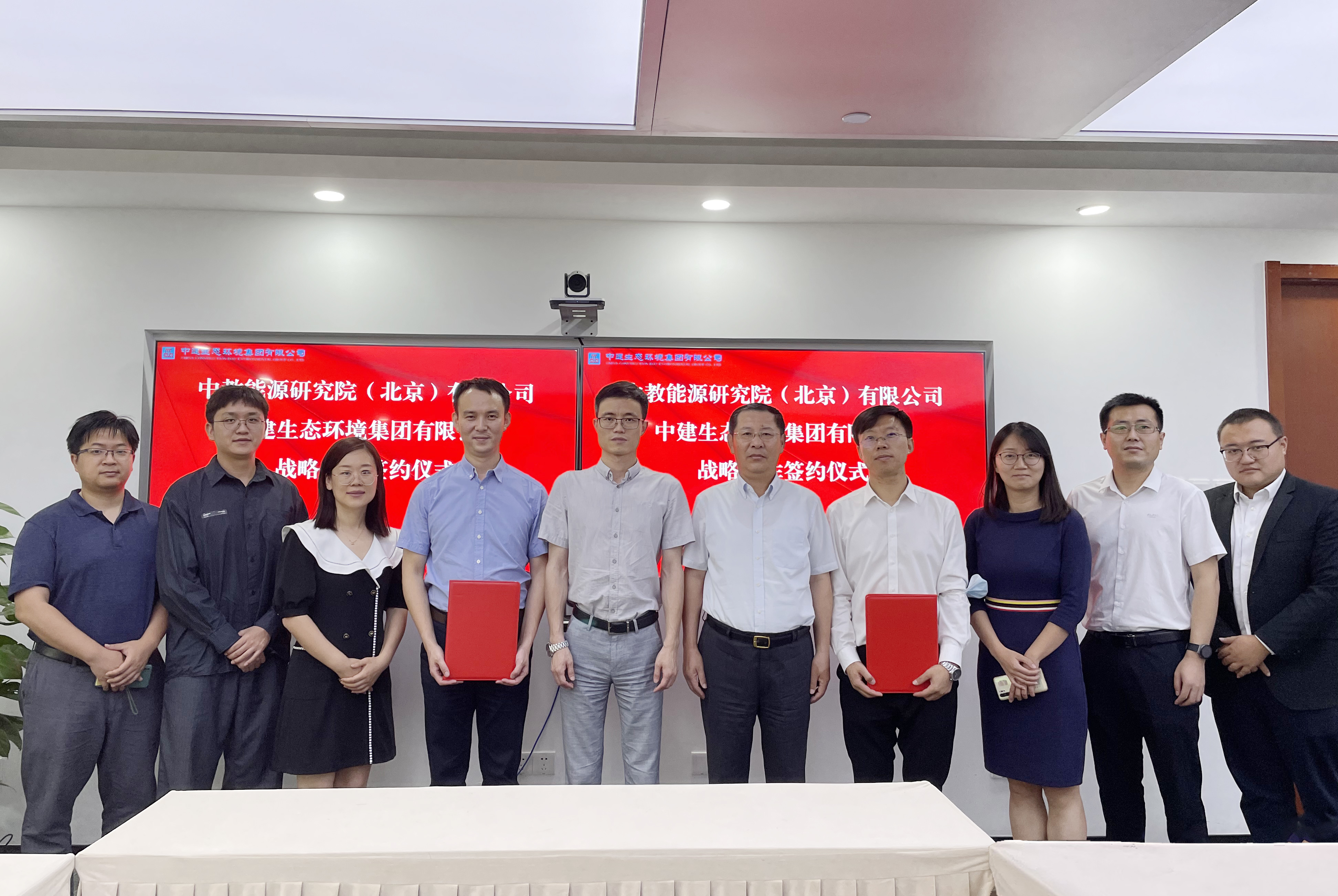 合影.jpg 合影.jpg